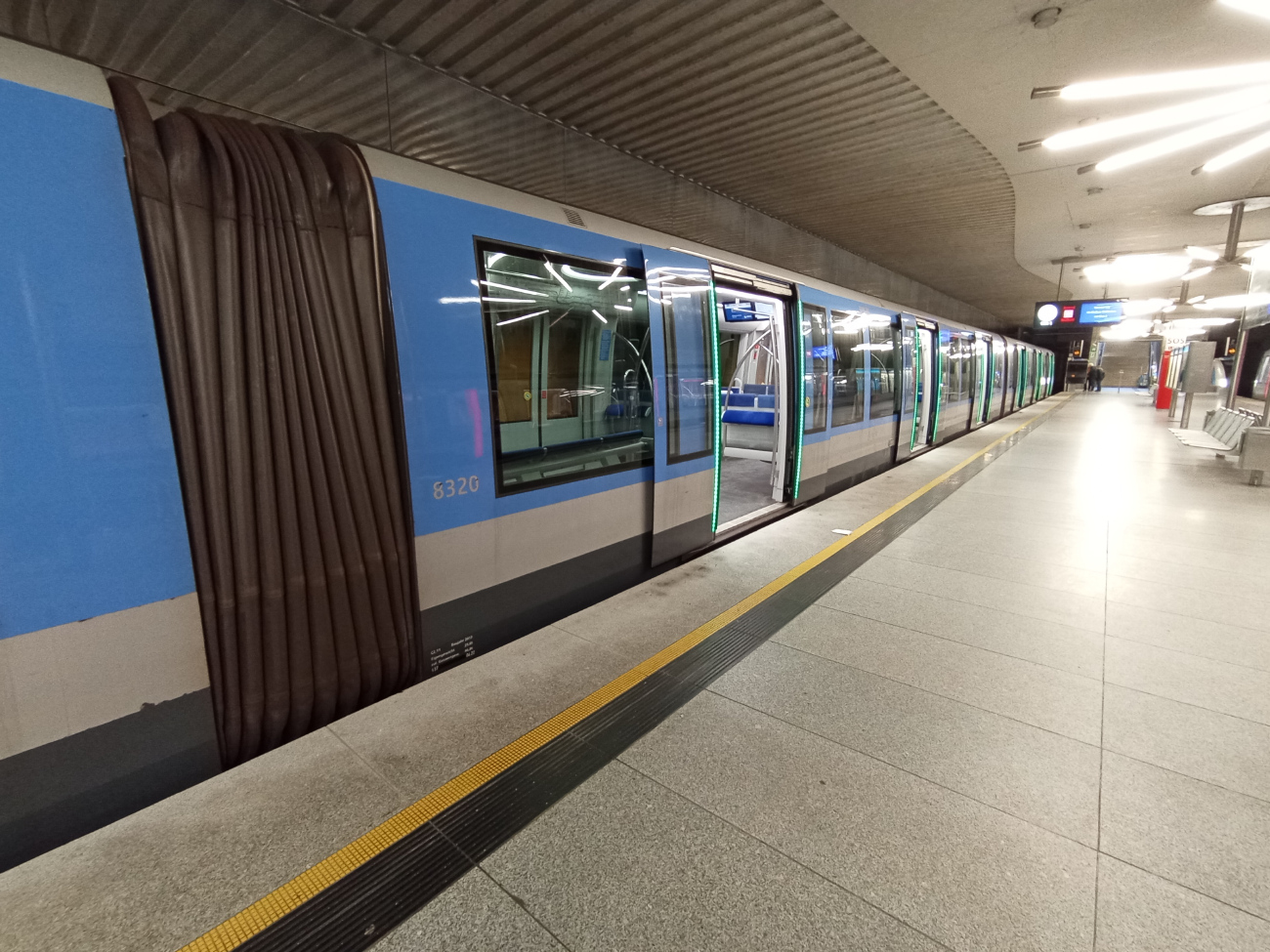 Мюнхен, Adtranz/Siemens C2.11 № 8320