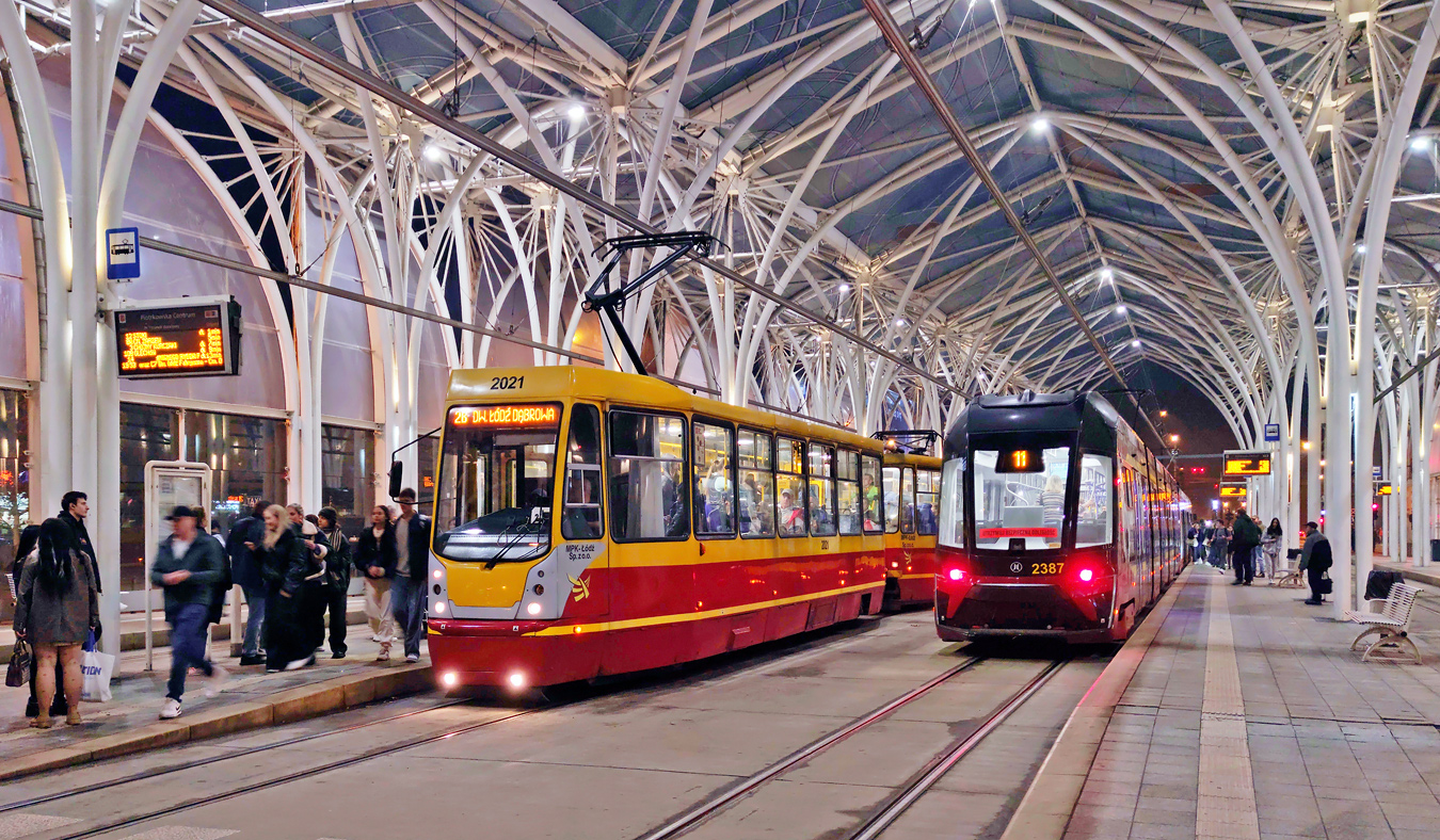 Лодзь, Konstal 805NaND № 2021; Лодзь, Modertrans Moderus Gamma LF 06 AC № 2387