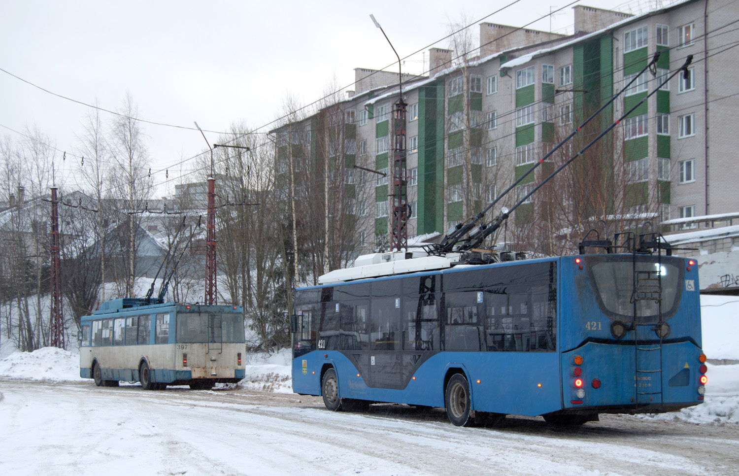 Петрозаводск, МТрЗ-6223-0000010 № 397; Петрозаводск, ВМЗ-5298.01 «Авангард» № 421