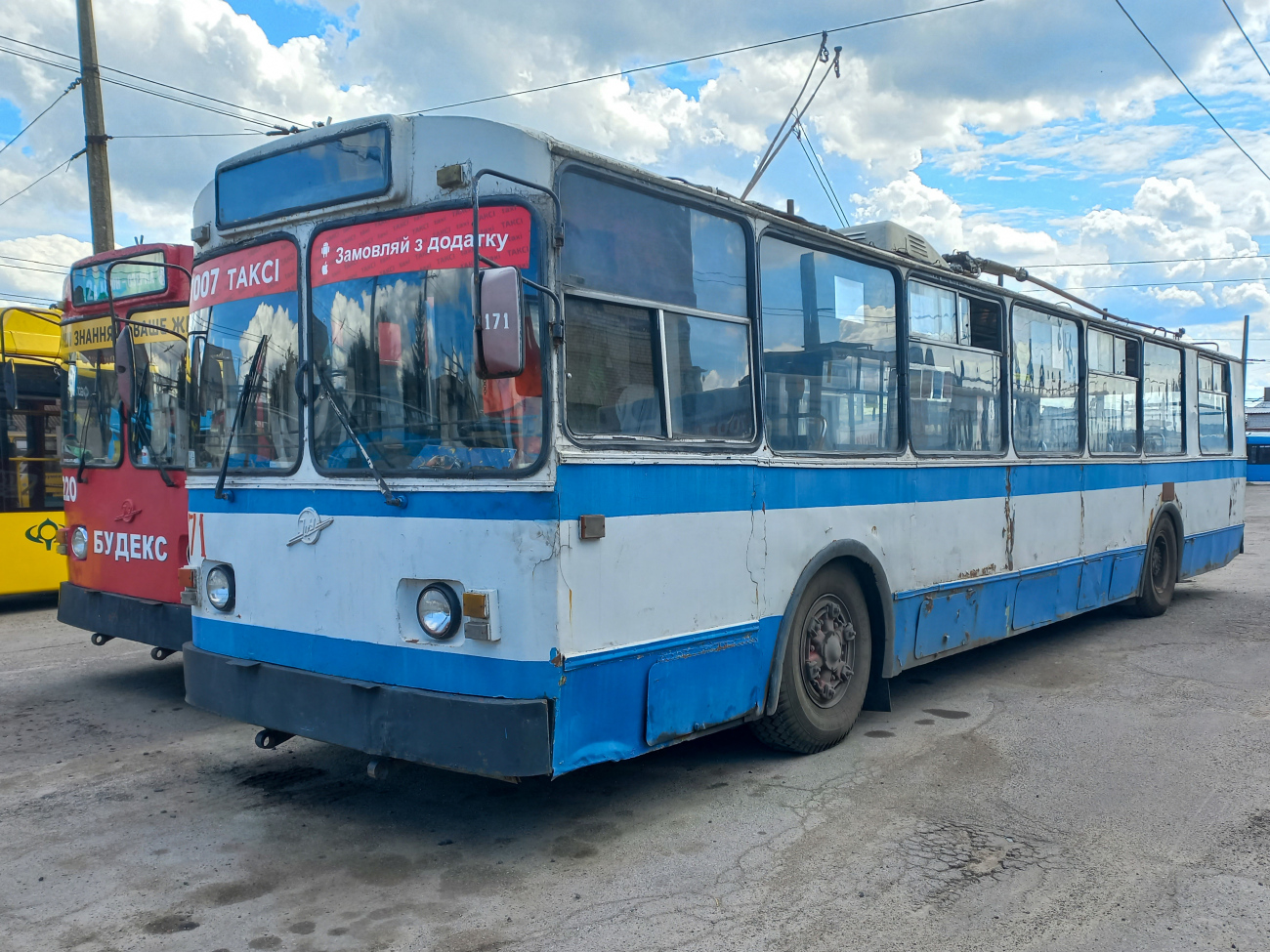 Хмельницкий, ЗиУ-682В № 171