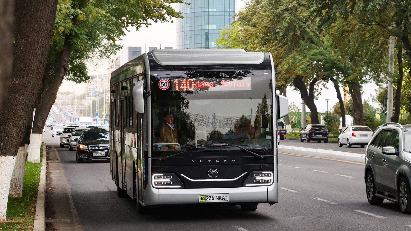 Taškent, Yutong ZK6126BEVG # 08513