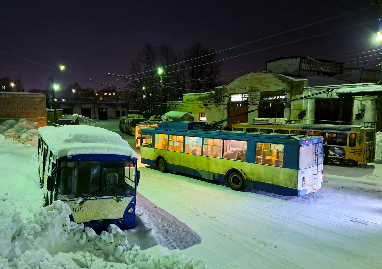 Петрозаводск, ВЗТМ-5284 № 405; Петрозаводск, МТрЗ-6223-0000010 № 397; Петрозаводск, ЛиАЗ-5280 № 362