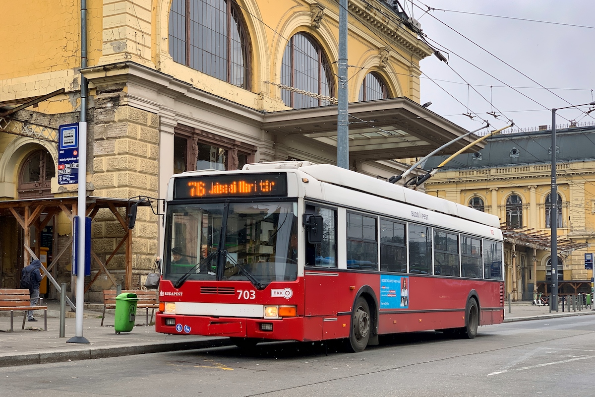 Будапешт, Ikarus 412.81 № 703