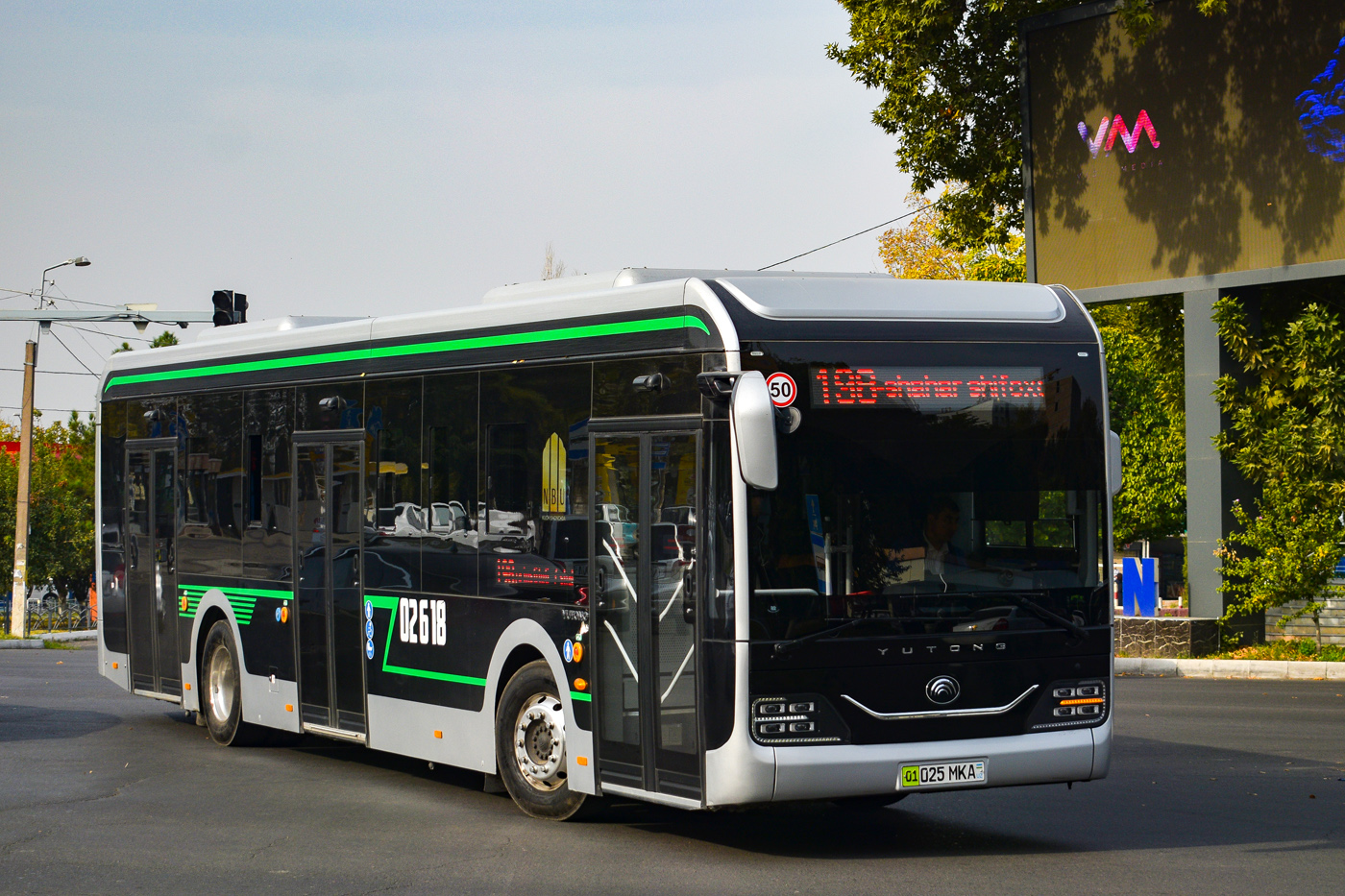 Tashkent, Yutong ZK6126BEVG # 02618