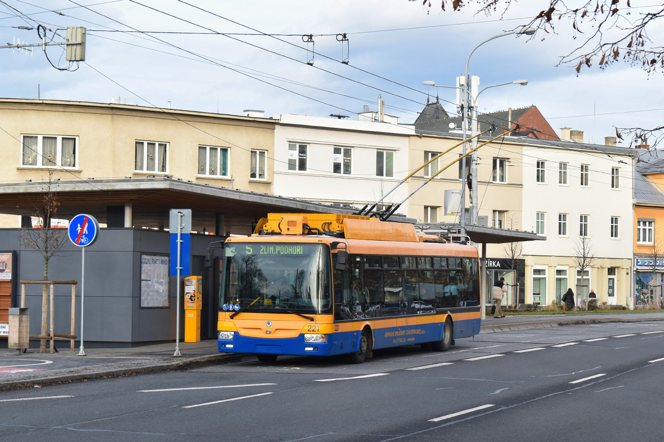 Злин, Škoda 30Tr SOR № 221