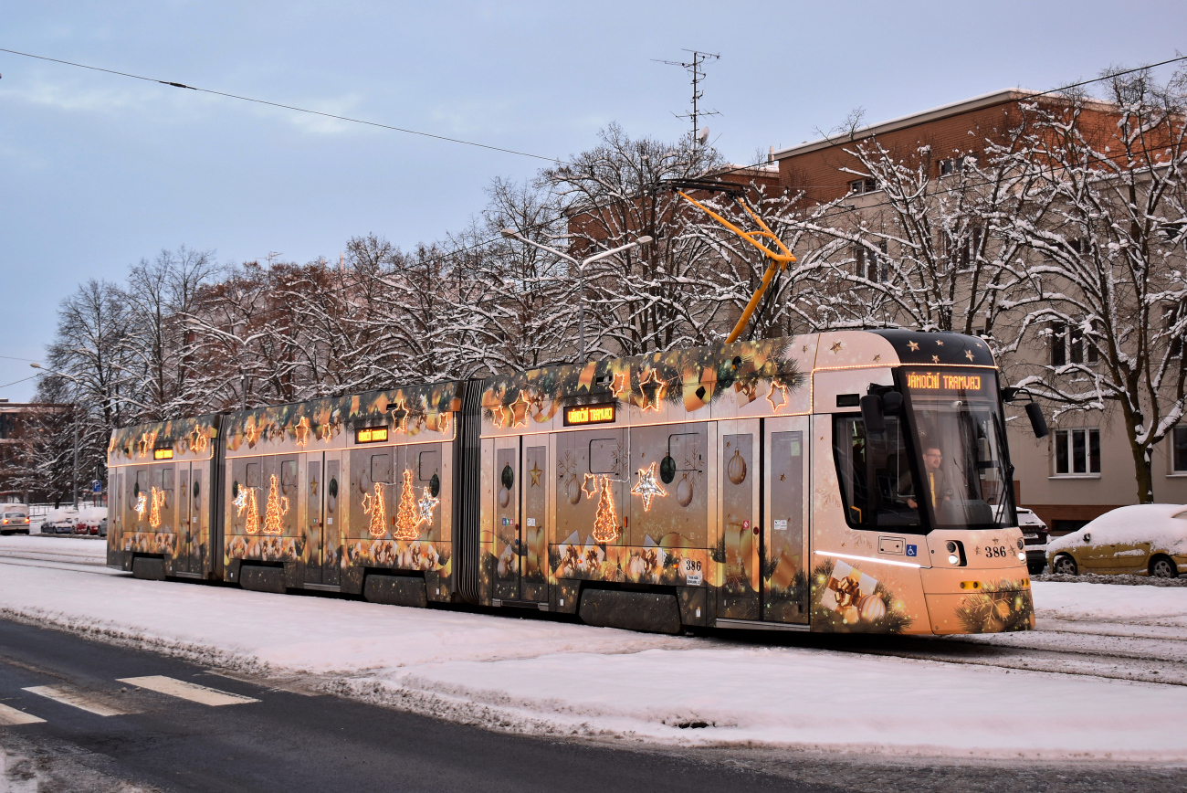 Pilzno, Škoda 40T ForCity Smart Nr 386; Pilzno — Christmas tram