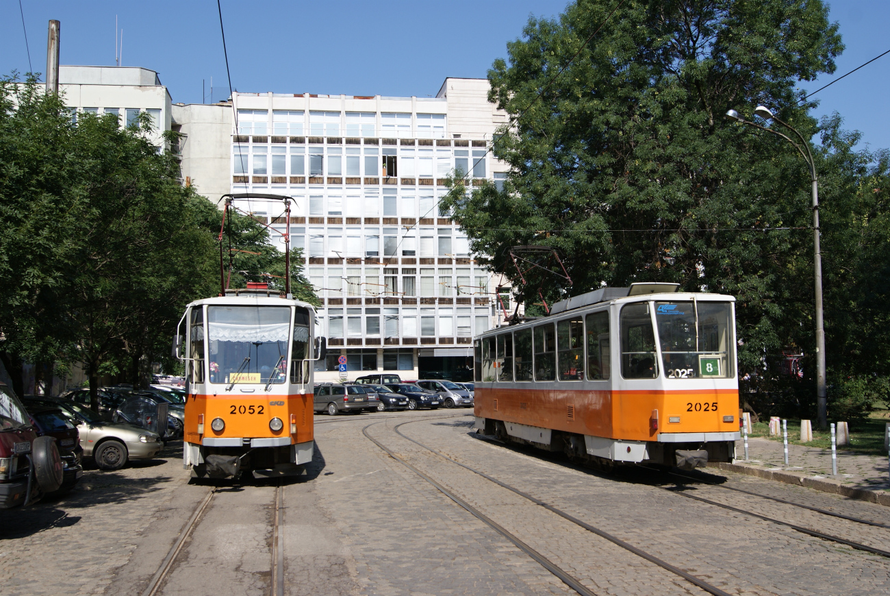 София, Tatra T6A2SF № 2052; София, Tatra T6A2B № 2025