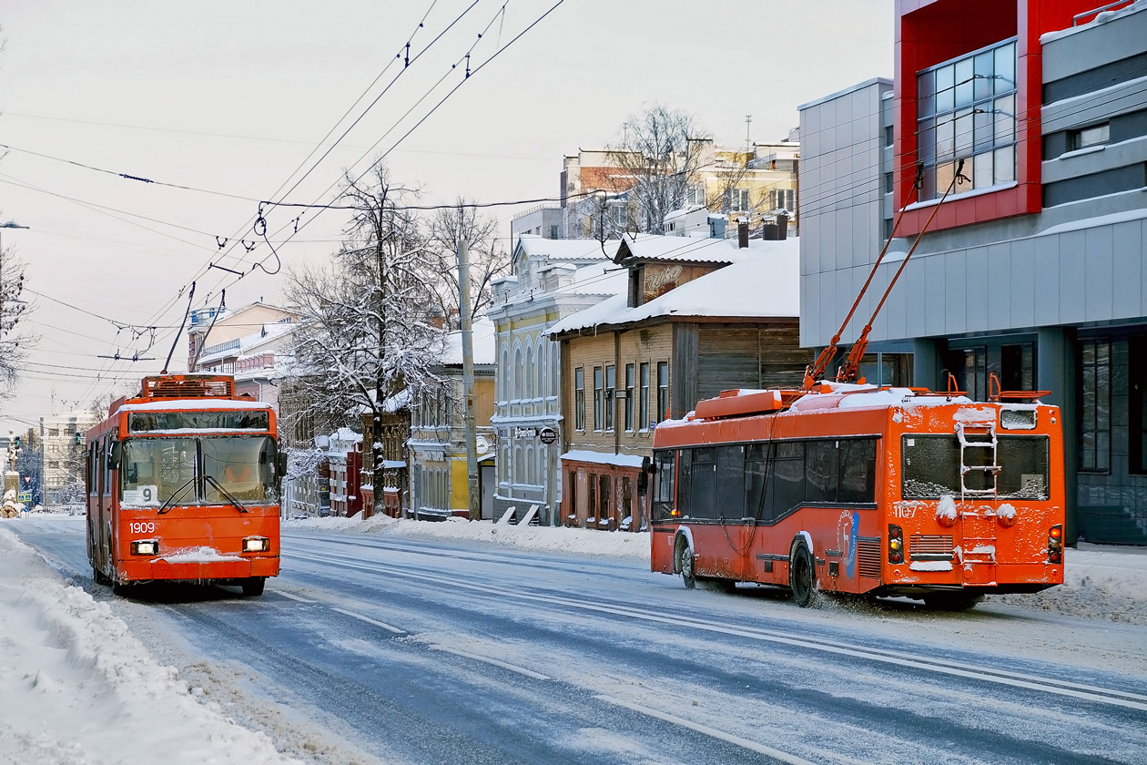 Нижний Новгород, ВМЗ-52981 № 1909; Нижний Новгород, СВАРЗ-МАЗ-6235.00 № 1107; Нижний Новгород — Троллейбусные линии