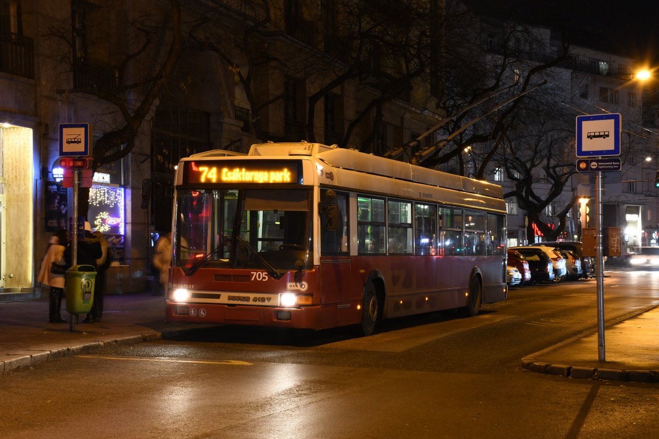 Будапешт, Ikarus 412.81 № 705