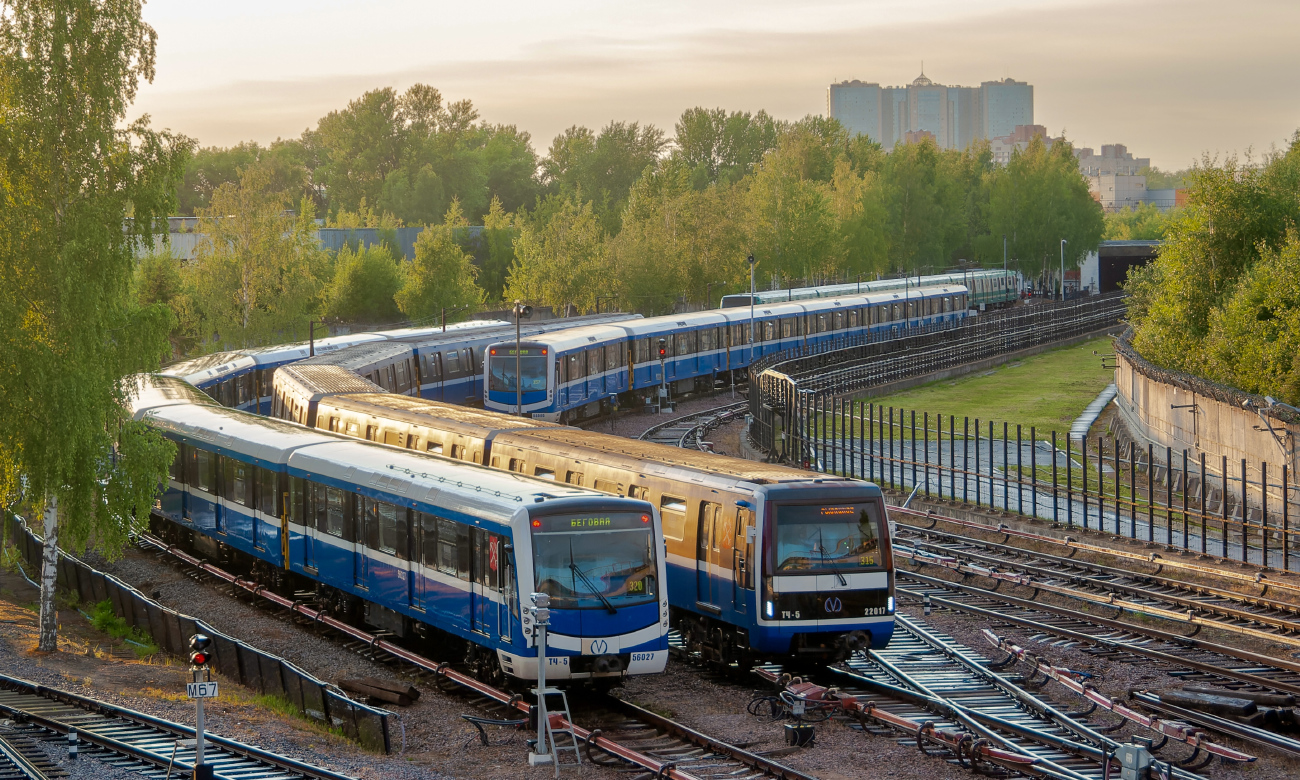 Санкт-Петербург, 81-556.1 «НеВа» № 56027; Санкт-Петербург, 81-722 «Юбилейный» № 22017; Санкт-Петербург — Метрополитен — Подвижной состав — 81-556/557/558 «НеВа»; Санкт-Петербург — Метрополитен — Подвижной состав — 81-722/723/724 «Юбилейный»