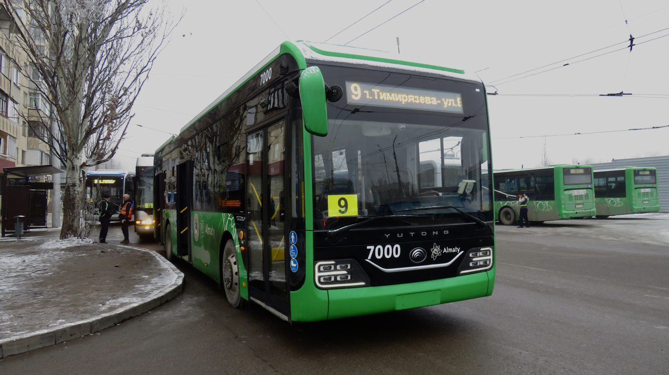 Алматы, Yutong ZK6128BEVG (QazTehna) № 7000 Алматы, Yutong ZK6128BEVG (QazTehna) № 7000