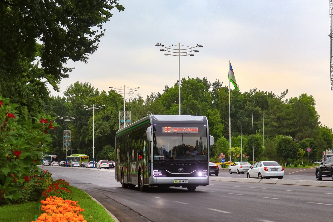 Taškent, Yutong ZK6126BEVG # 02647