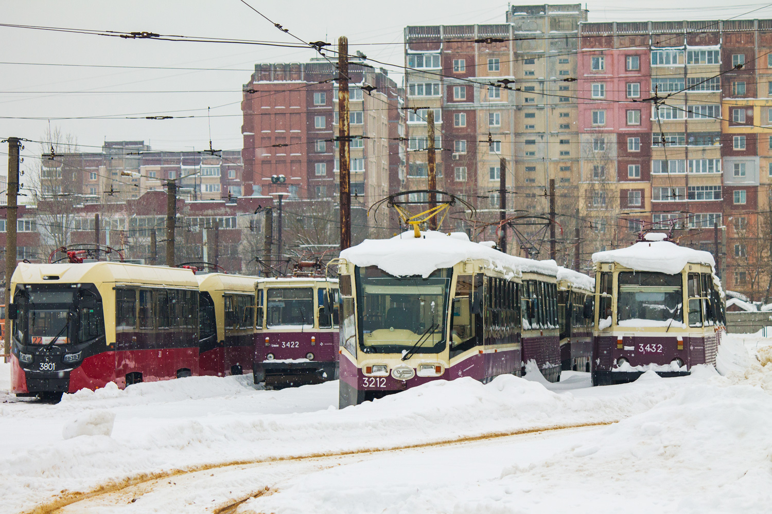 Нижний Новгород, БКМ Т811 «МиНиН» № 3801; Нижний Новгород, 71-619А № 3212; Нижний Новгород, 71-605 (КТМ-5М3) № 3432