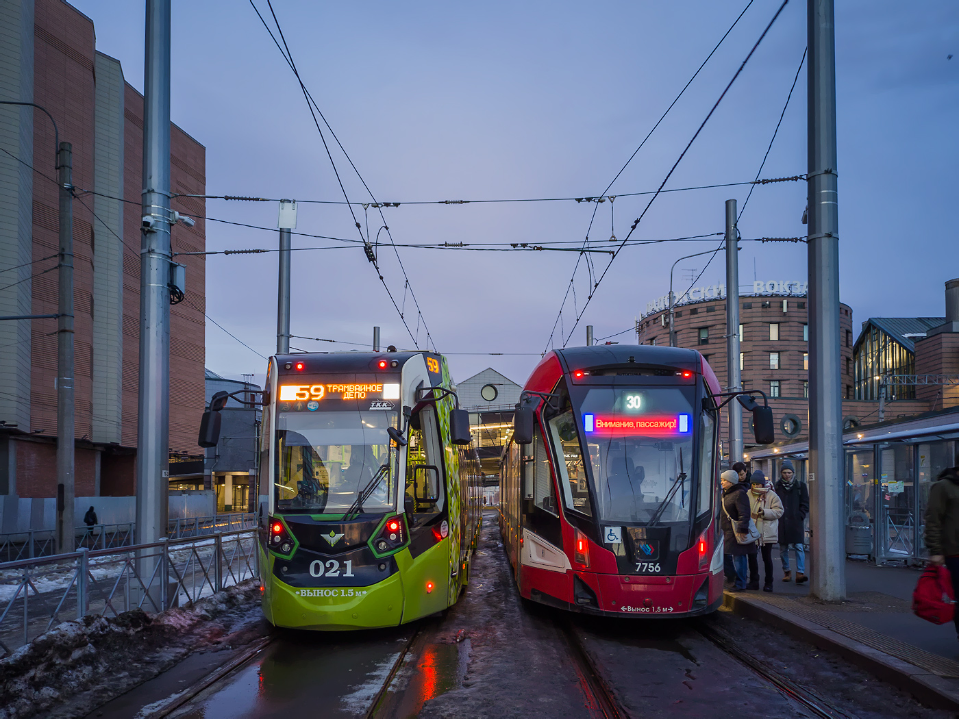 St Petersburg, Stadler B85600M Nr. 021; St Petersburg, 71-932 “Nevskiy” Nr. 7756