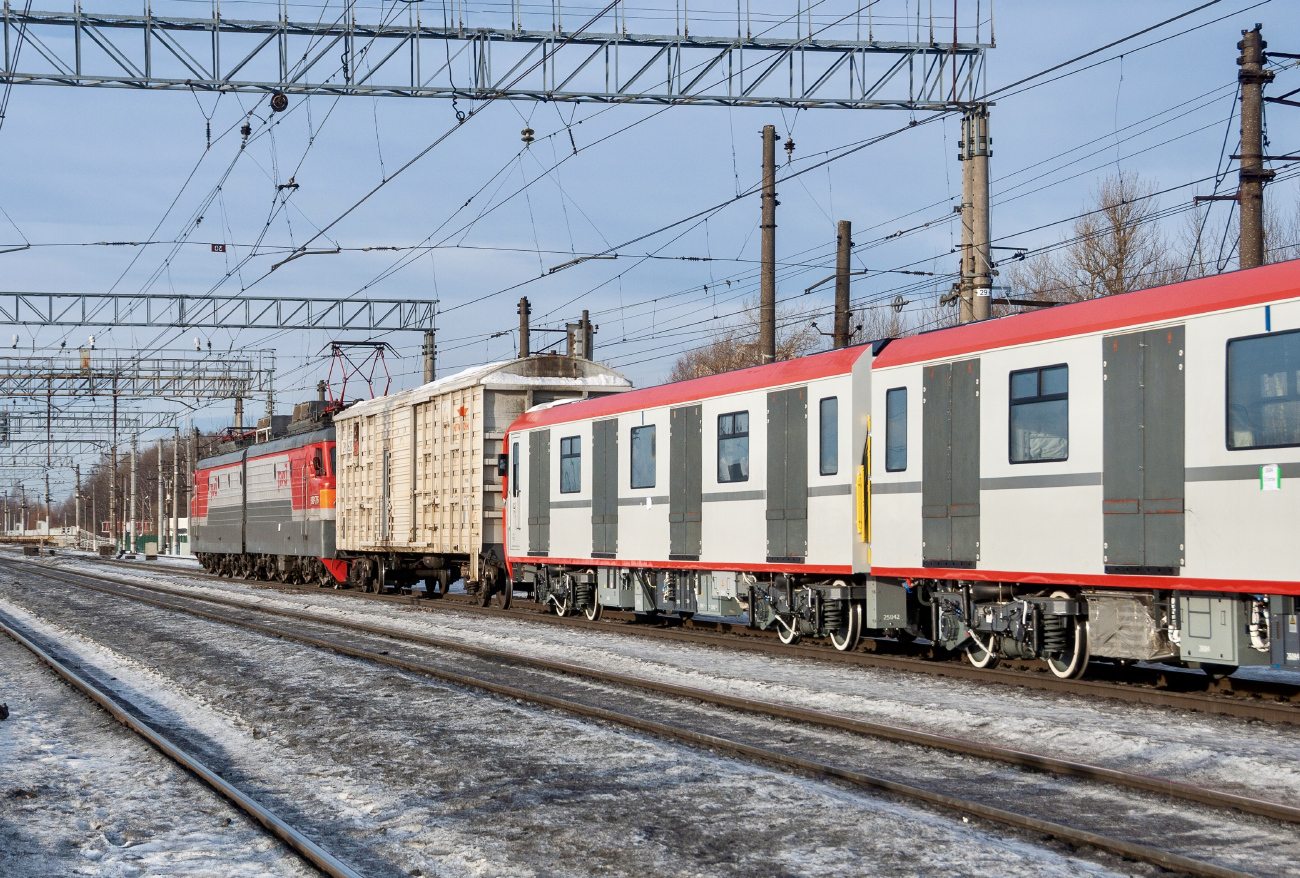 Санкт-Петербург, 81-725.1  «Балтиец» (ОЭВРЗ) № 25042; Санкт-Петербург — Метрополитен — Перегонка вагонов метро по ж/д; Санкт-Петербург — Метрополитен — Подвижной состав — 81-725/726/727 «Балтиец»