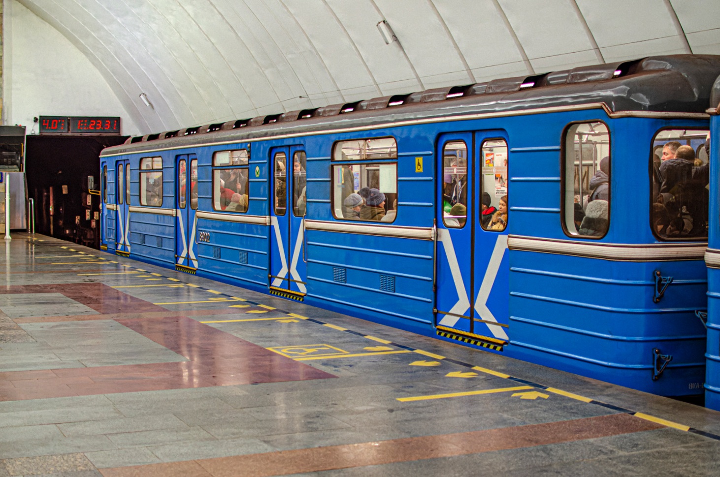 Екатеринбург, 81-717.5 (ЛВЗ/ВМ) № 8902