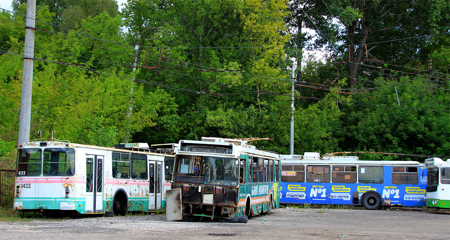 Пенза, ВЗТМ-5284 № 1433; Пенза, ЗиУ-682Г-016.02 № 2064; Пенза — Троллейбусные депо/парки