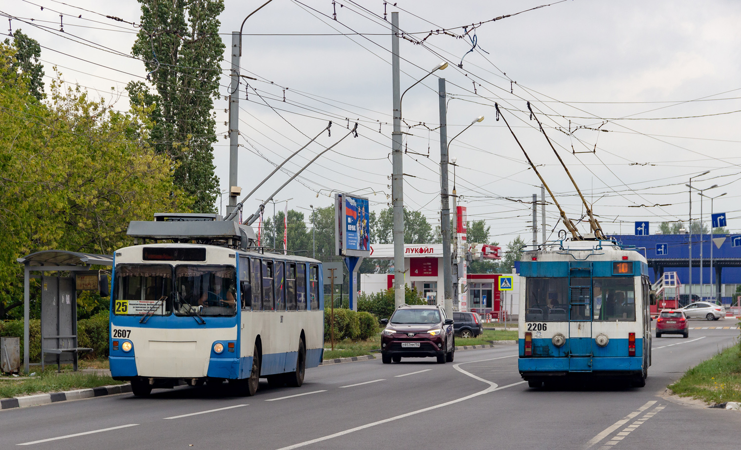 Нижний Новгород, ЗиУ-682 КР Иваново № 2607; Нижний Новгород, БКМ 321 № 2206