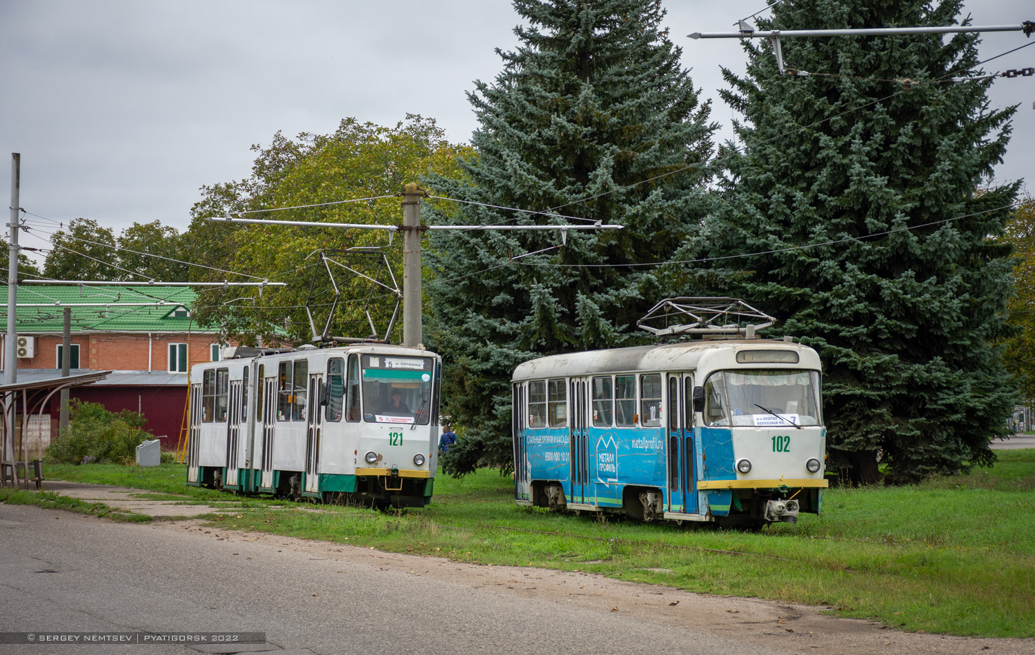 Pjatyigorszk, Tatra KT4SU — 121; Pjatyigorszk, Tatra T4D — 102 Pjatyigorszk, Tatra KT4SU — 121; Pjatyigorszk, Tatra T4D — 102