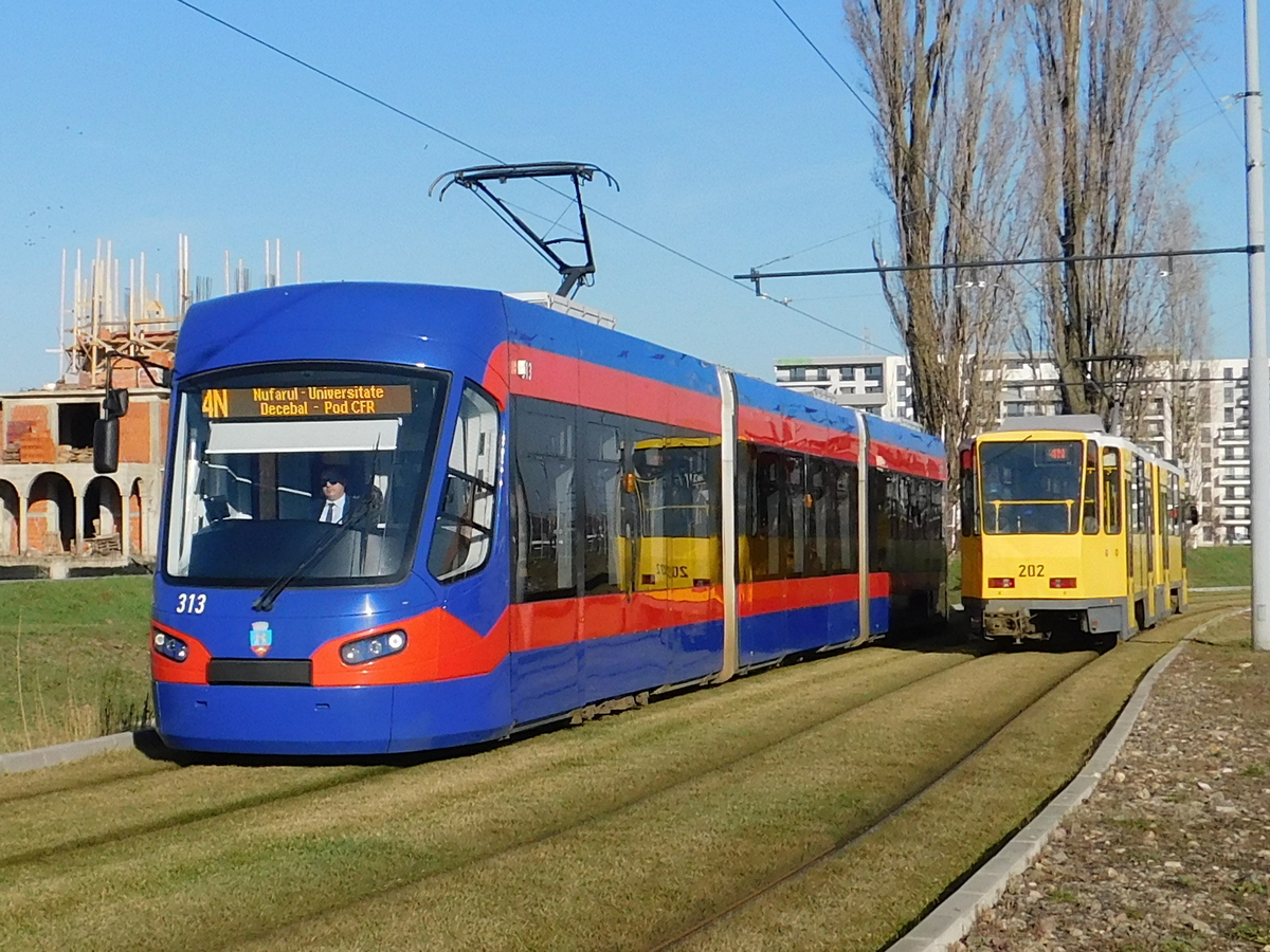 Орадя, Astra Imperio BH № 313; Орадя, Tatra KT4DM № 202