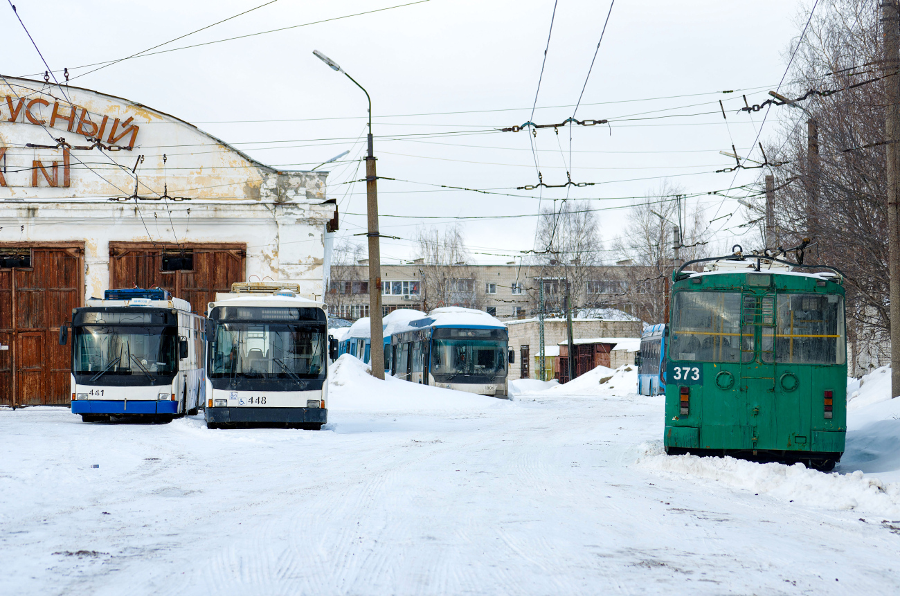 Petrozavodsk, VMZ-5298.01 (VMZ-463) № 441; Petrozavodsk, VMZ-5298.01 (VMZ-463) № 448; Petrozavodsk, ZiU-682G-012.02 (mod. 2013) № 373