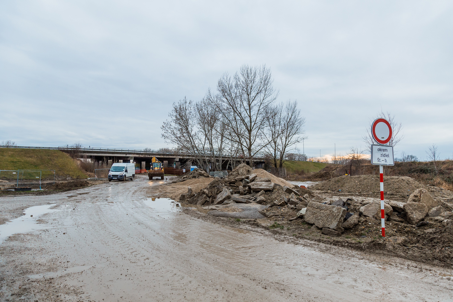 Братислава — Непостроенное метро; Братислава — Строительство трамвайной линии Bosákova — Janíkov dvor