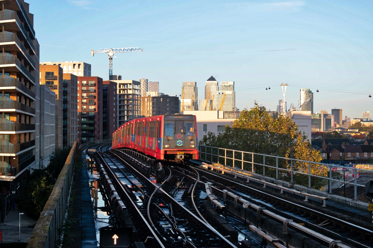 Лондон, DLR B2K № 15