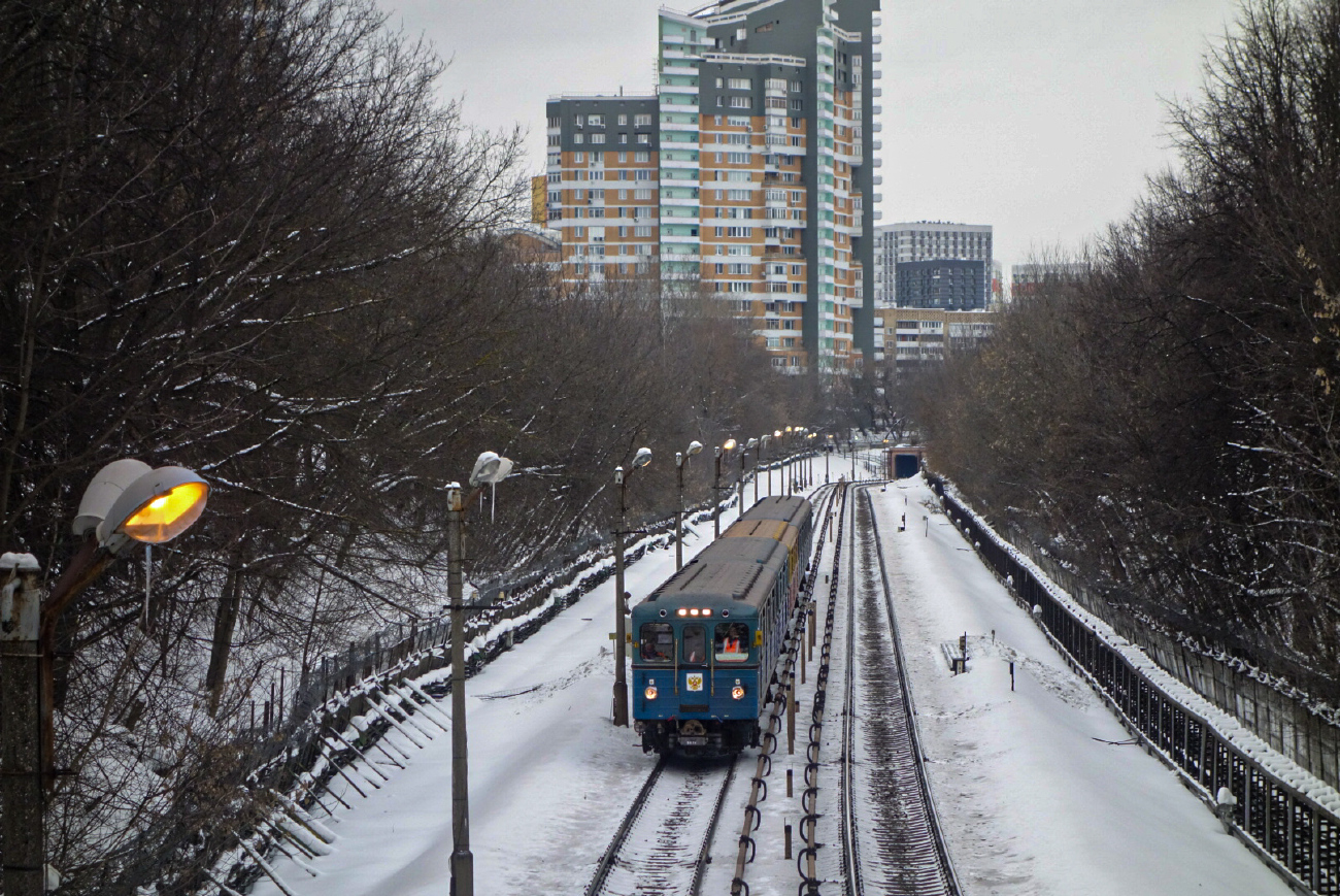 Москва, Еж3 № 5824; Москва — Метрополитен — [3] Арбатско-Покровская линия; Москва — Метрополитен — Подвижной состав — Еж3/Ем-508Т