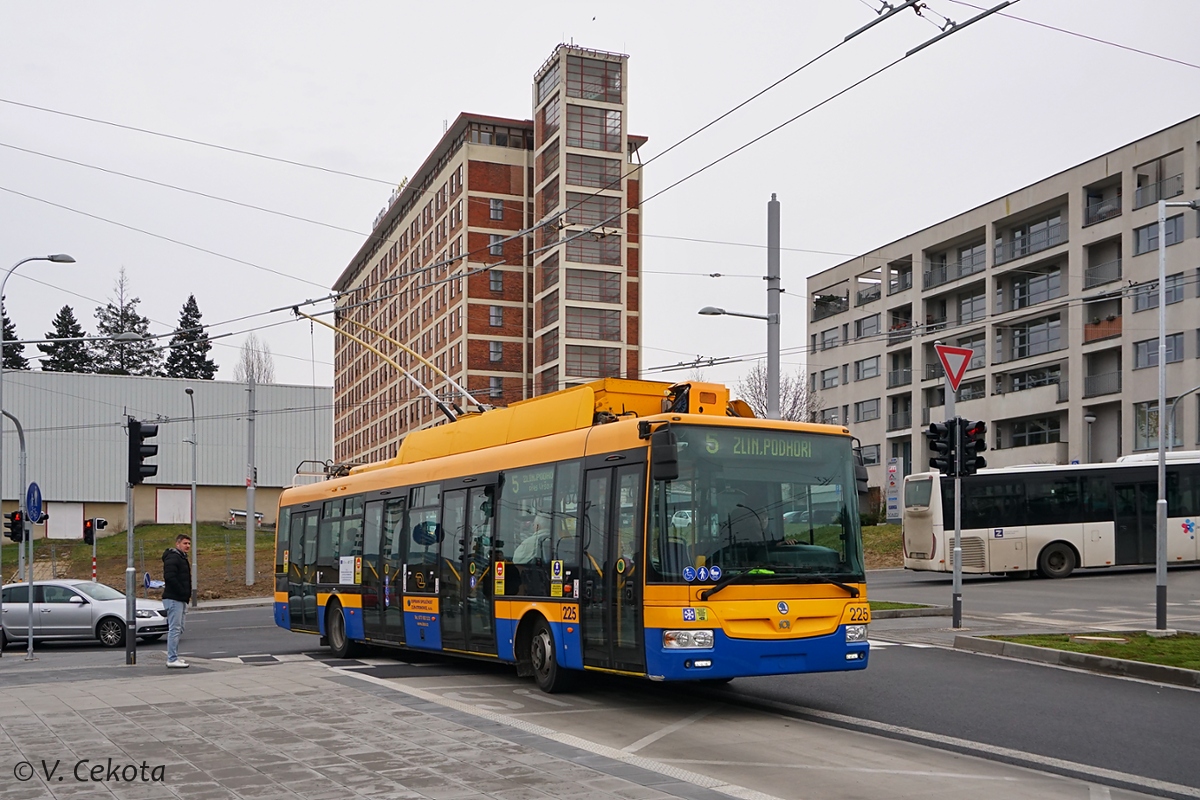 Злин, Škoda 30Tr SOR № 225