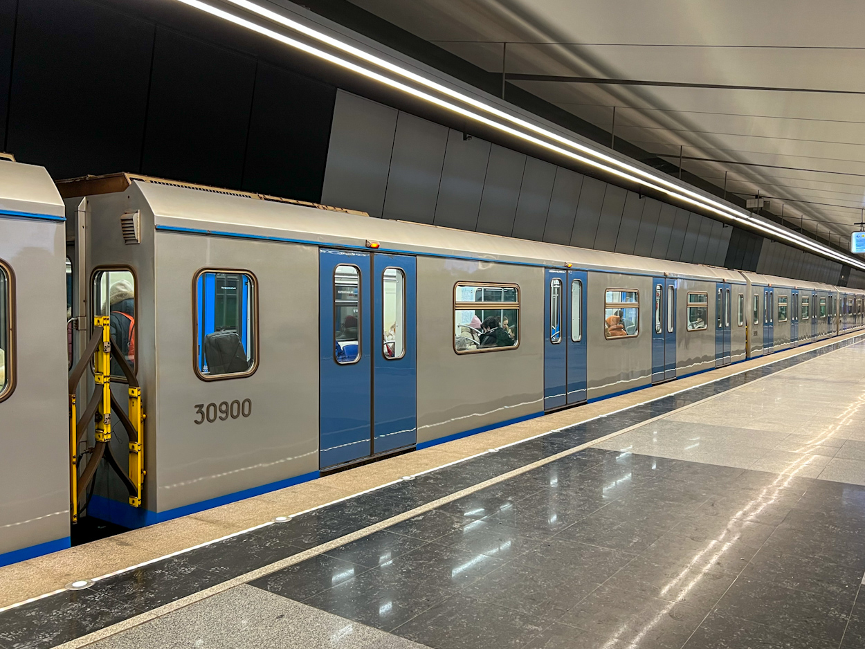 Москва, 81-761 № 30900