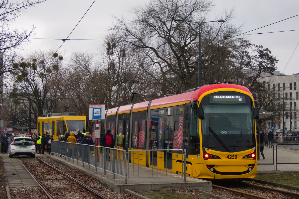 Варшава, Hyundai Rotem 140N № 4250; Варшава — Большой оркестр праздничной помощи