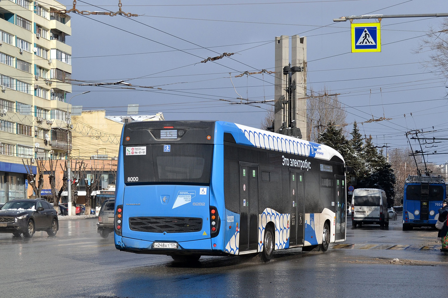 Волгоград, КАМАЗ-6282 № 8000