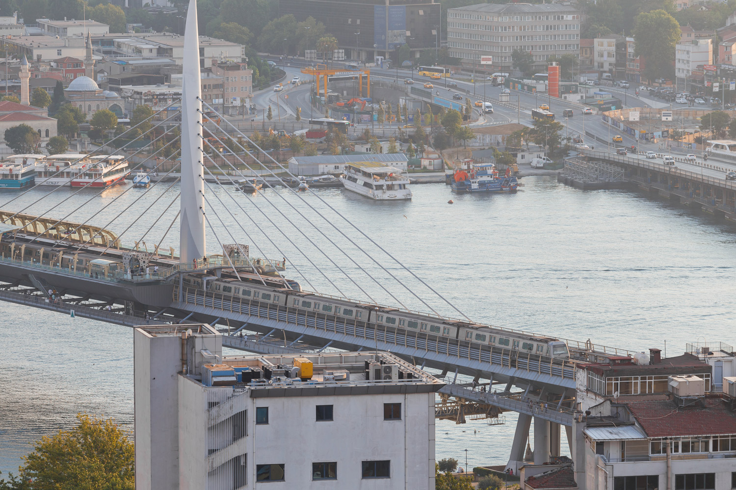 Стамбул — Метрополитен — Линия M2 (Yenikapı — Seyrantepe / Hacıosman)