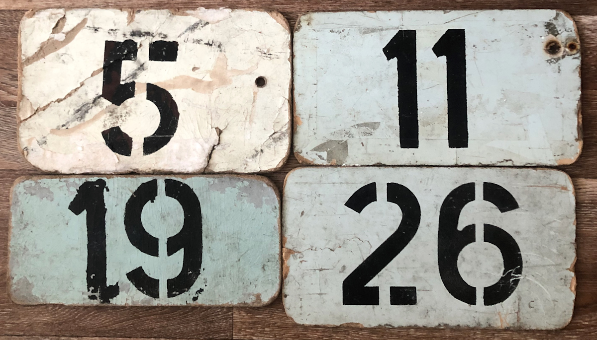 Czelabińsk — Route signs and signs at stops