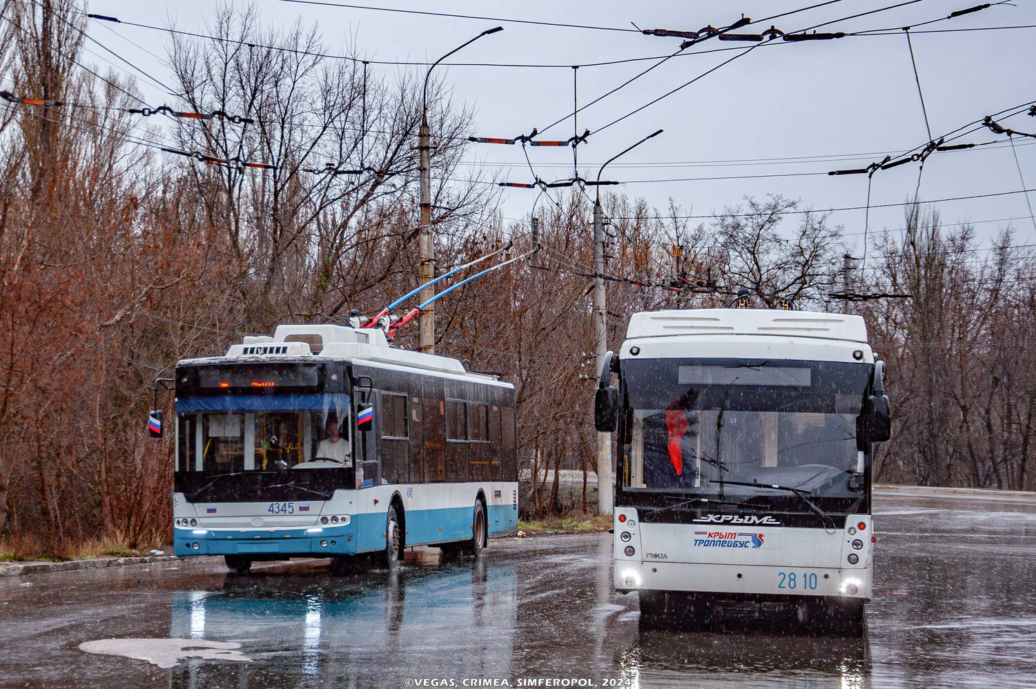 Trolleybus de Crimée, Bogdan T70110 N°. 4345; Trolleybus de Crimée, Trolza-5265.03 “Megapolis” N°. 2810 Trolleybus de Crimée, Bogdan T70110 N°. 4345; Trolleybus de Crimée, Trolza-5265.03 “Megapolis” N°. 2810