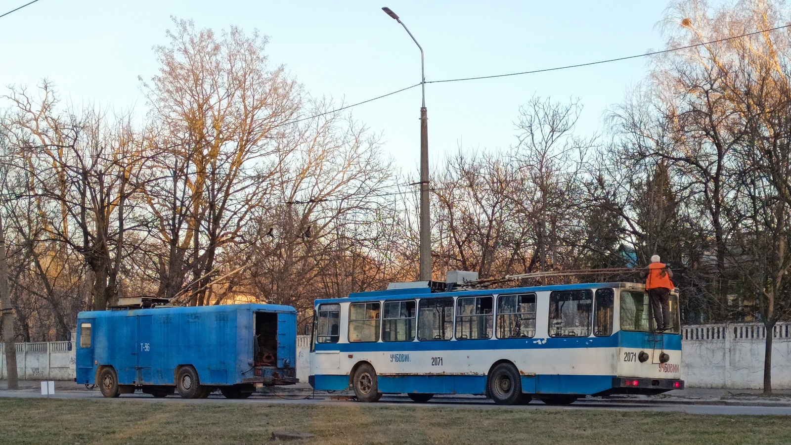 Днепр, КТГ-1 № Т-36; Днепр, ЮМЗ Т1Р (Т2П) № 2071