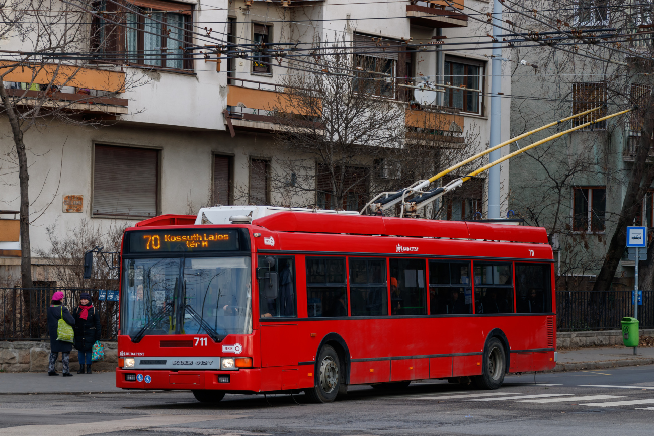 Budapesta, Ikarus 412.81 Nr. 711 Budapesta, Ikarus 412.81 Nr. 711