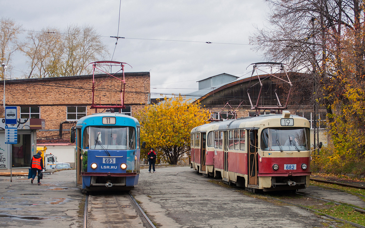 Екатеринбург, Tatra T3SU № 693; Екатеринбург, Tatra T3SU № 682