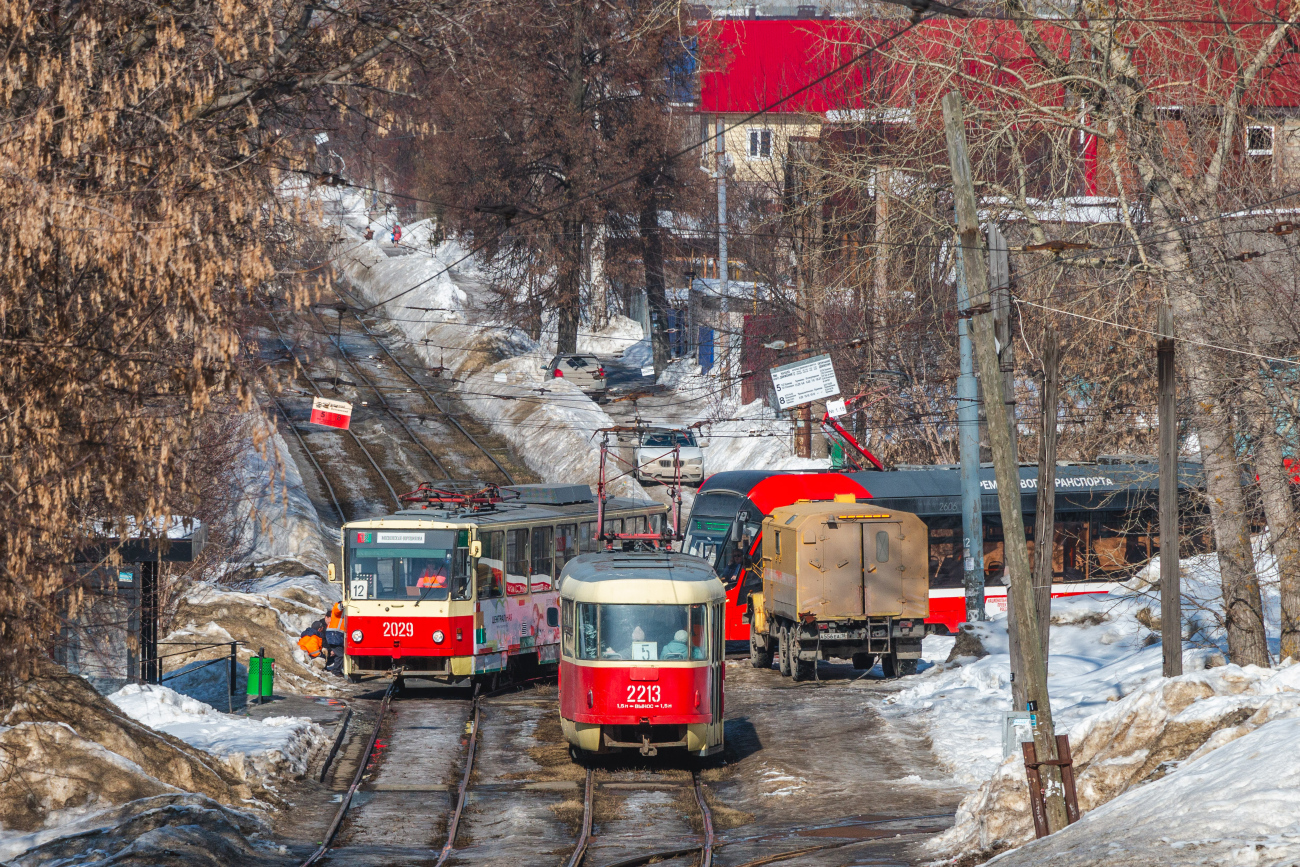 Iževsk, Tatra T6B5SU č. 2029; Iževsk, Tatra T3SU (2-door) č. 2213; Iževsk, 71-911EM “Lvyonok” č. 2606
