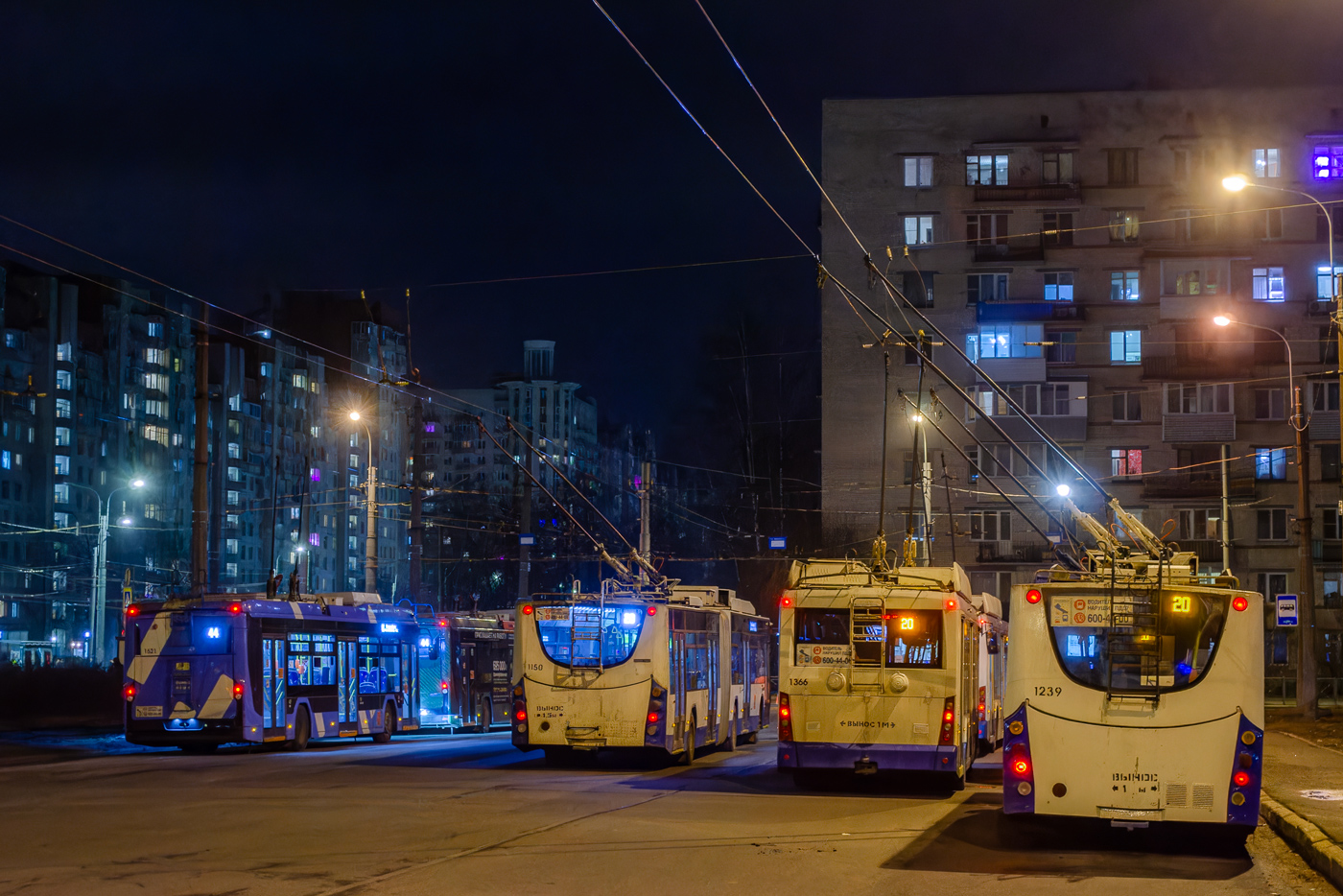 Санкт-Петербург, ВМЗ-62151 «Премьер» № 1150; Санкт-Петербург, Тролза-5265.00 «Мегаполис» № 1366; Санкт-Петербург, ВМЗ-5298.01 «Авангард» № 1239