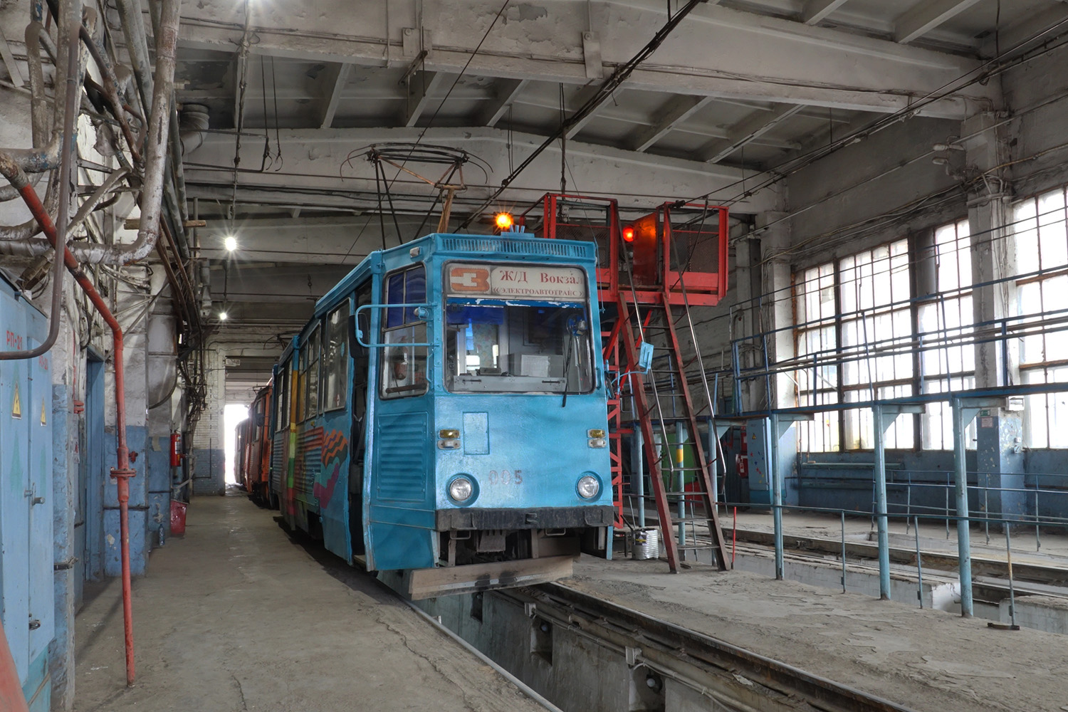 Usolye-Siberian, 71-605 (KTM-5M3) Nr. 005