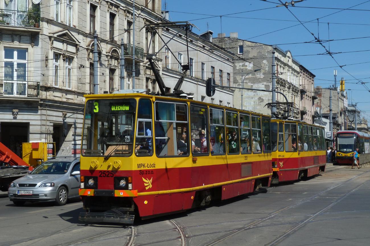 Łódź, Konstal 805Na # 2525; Łódź, PESA Tramicus 122N # 1851 Łódź, Konstal 805Na # 2525; Łódź, PESA Tramicus 122N # 1851