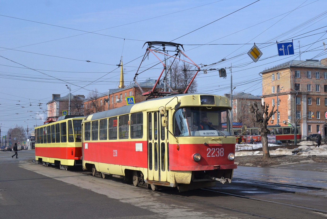 Ischewsk, Tatra T6B5SU Nr. 2019; Ischewsk, Tatra T3SU (2-door) Nr. 2238