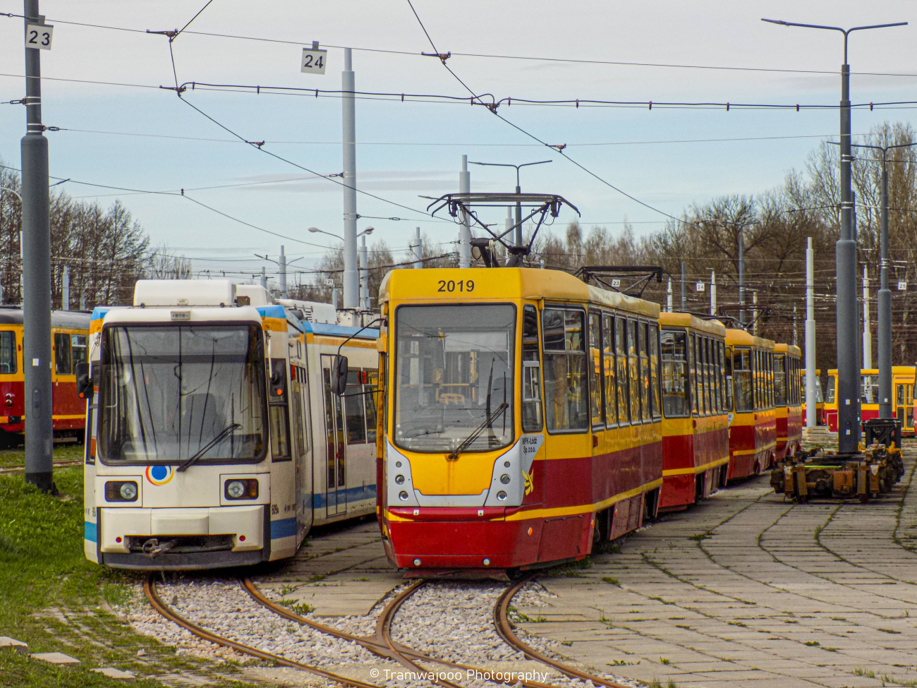Łódź, AEG GT6M-ZR Nr (609); Łódź, Konstal 805NaND Nr 2019; Łódź — zajezdnia Chocianowice