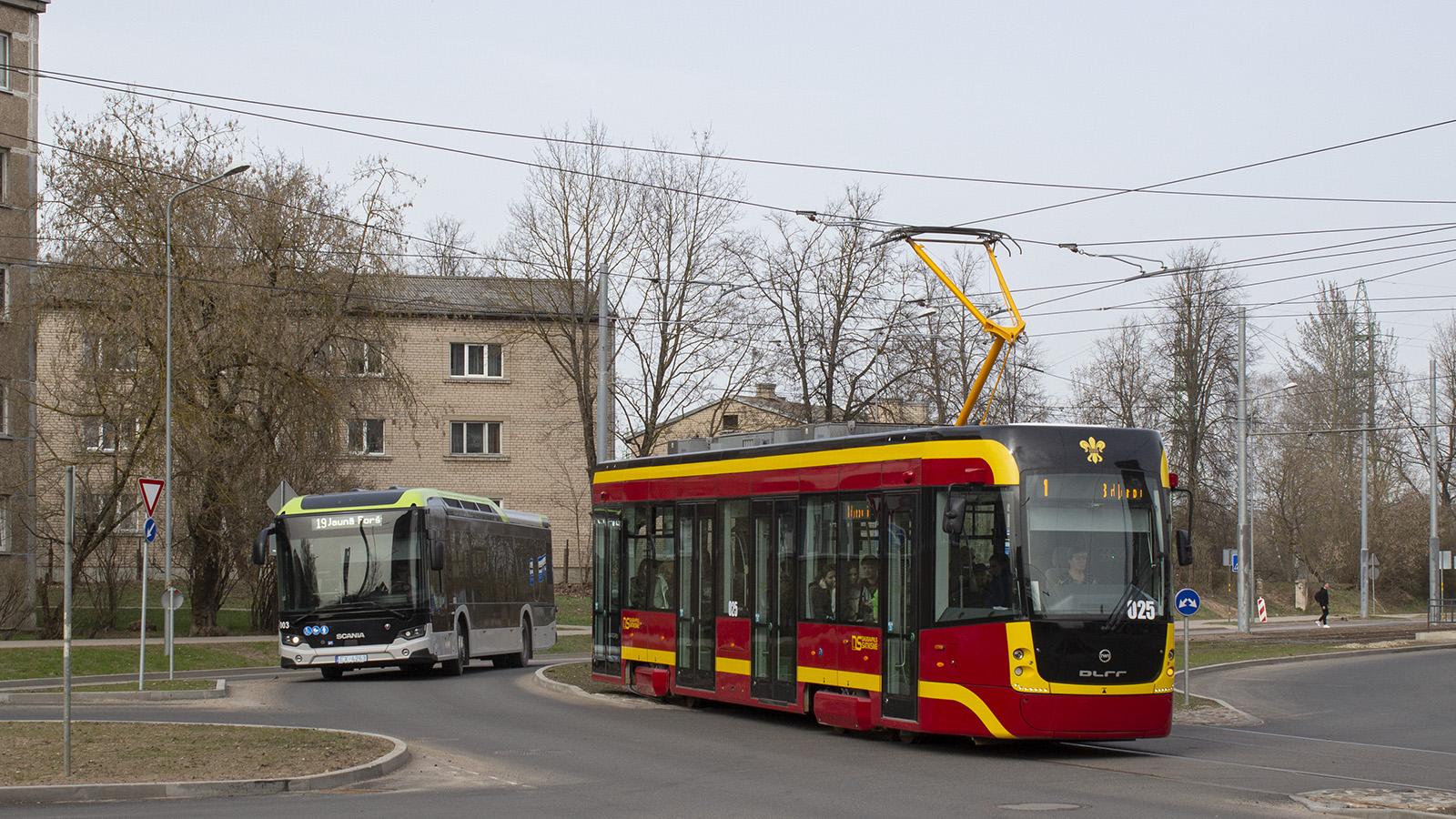 Даугавпилс, Scania Citywide LF II 11.9 № 003; Даугавпилс, EVO 1 № 025 Даугавпилс, Scania Citywide LF II 11.9 № 003; Даугавпилс, EVO 1 № 025