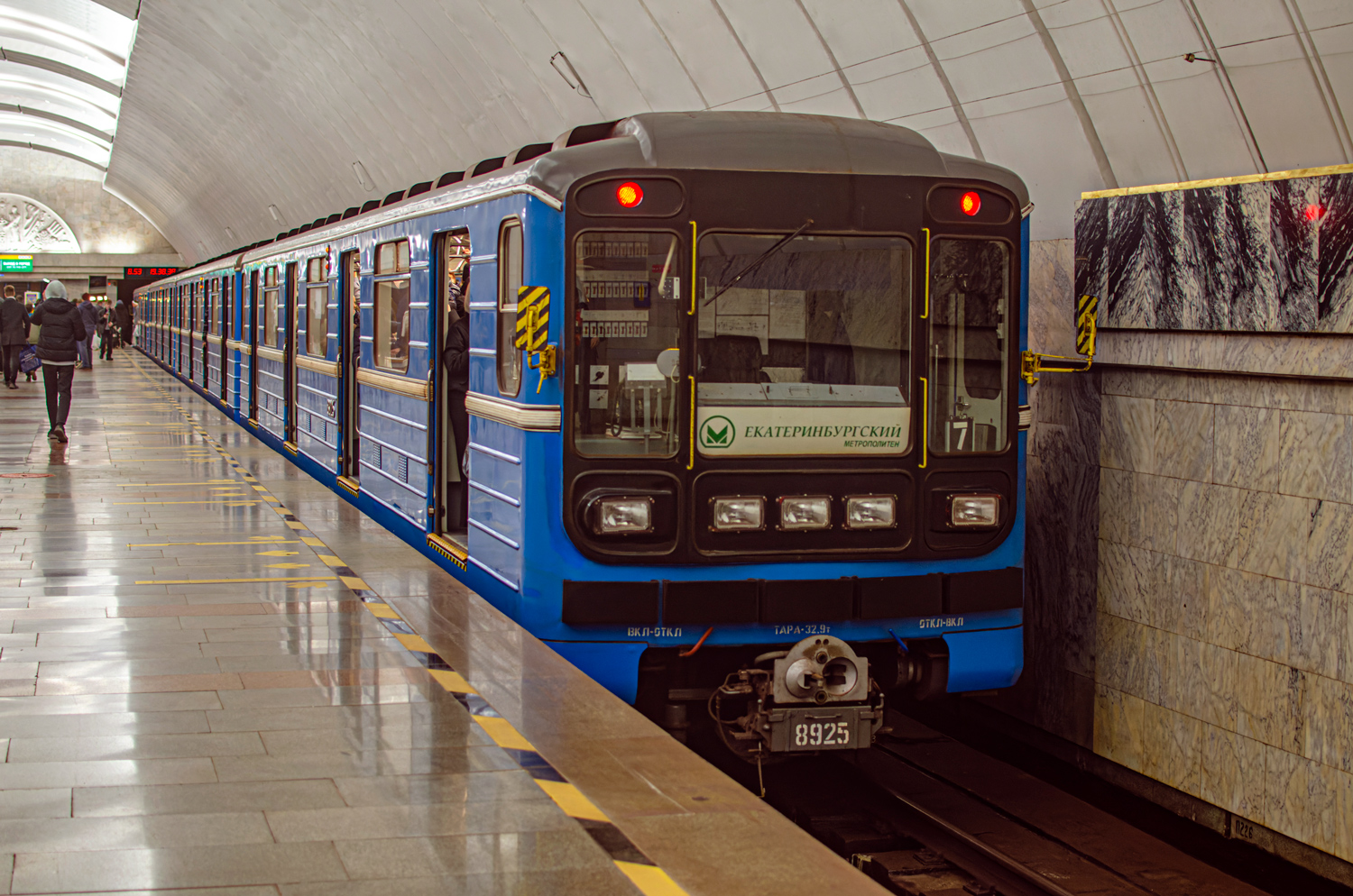 Екатеринбург, 81-717.5 (ЛВЗ/ВМ) № 8925