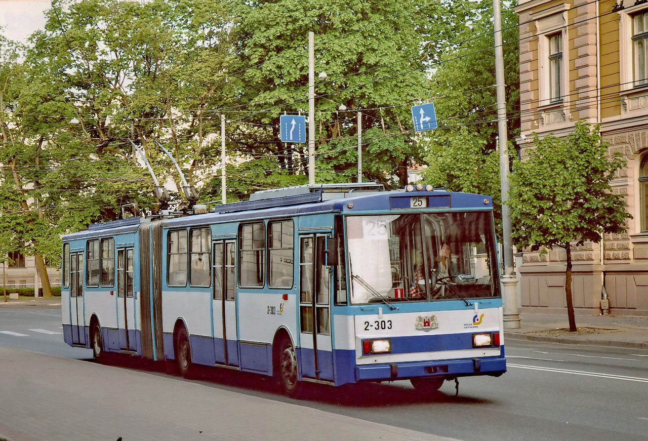 Рига, Škoda 15Tr02/6 № 2-303
