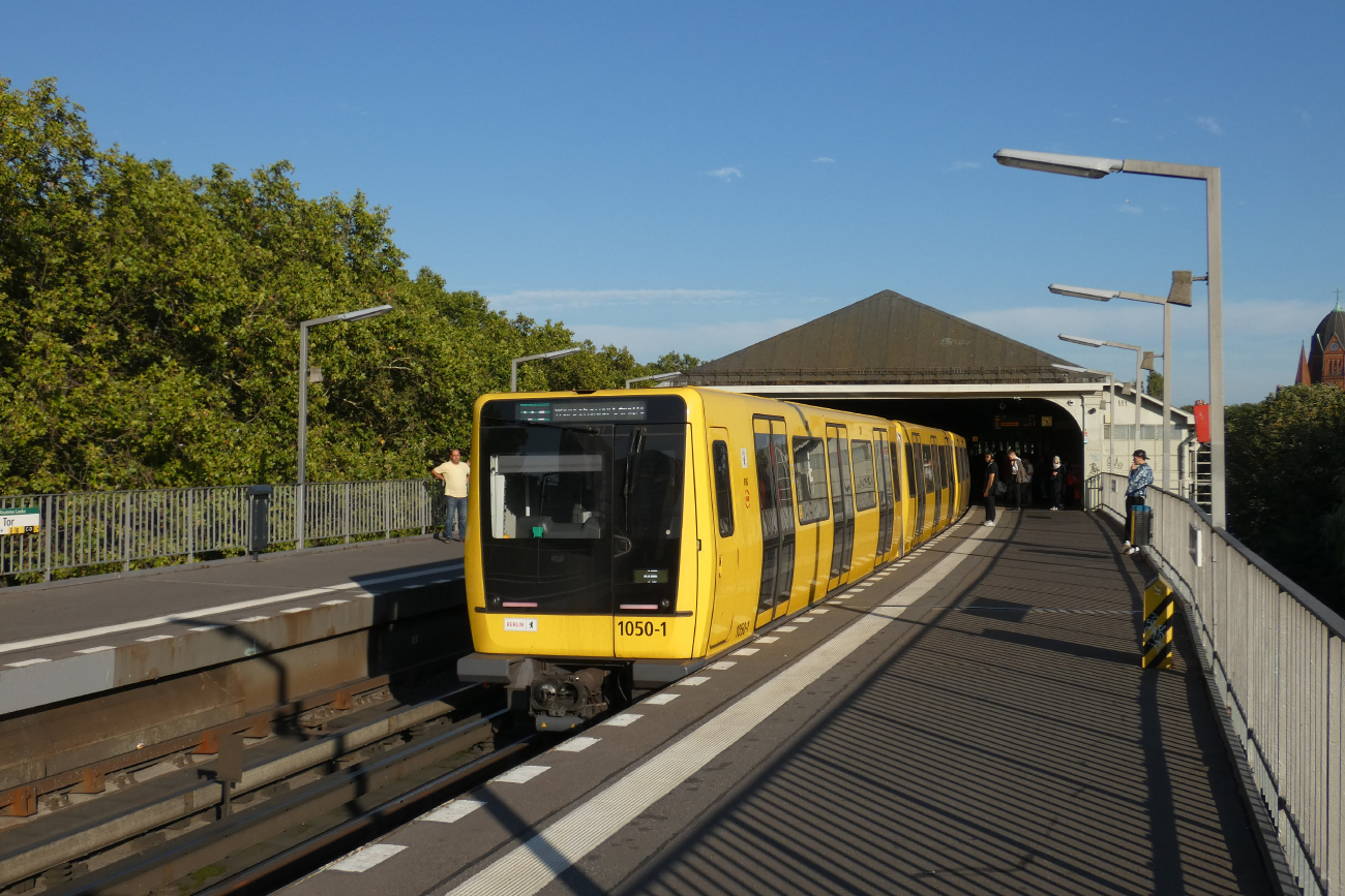 Берлин, BVG IK18 № 1050-1