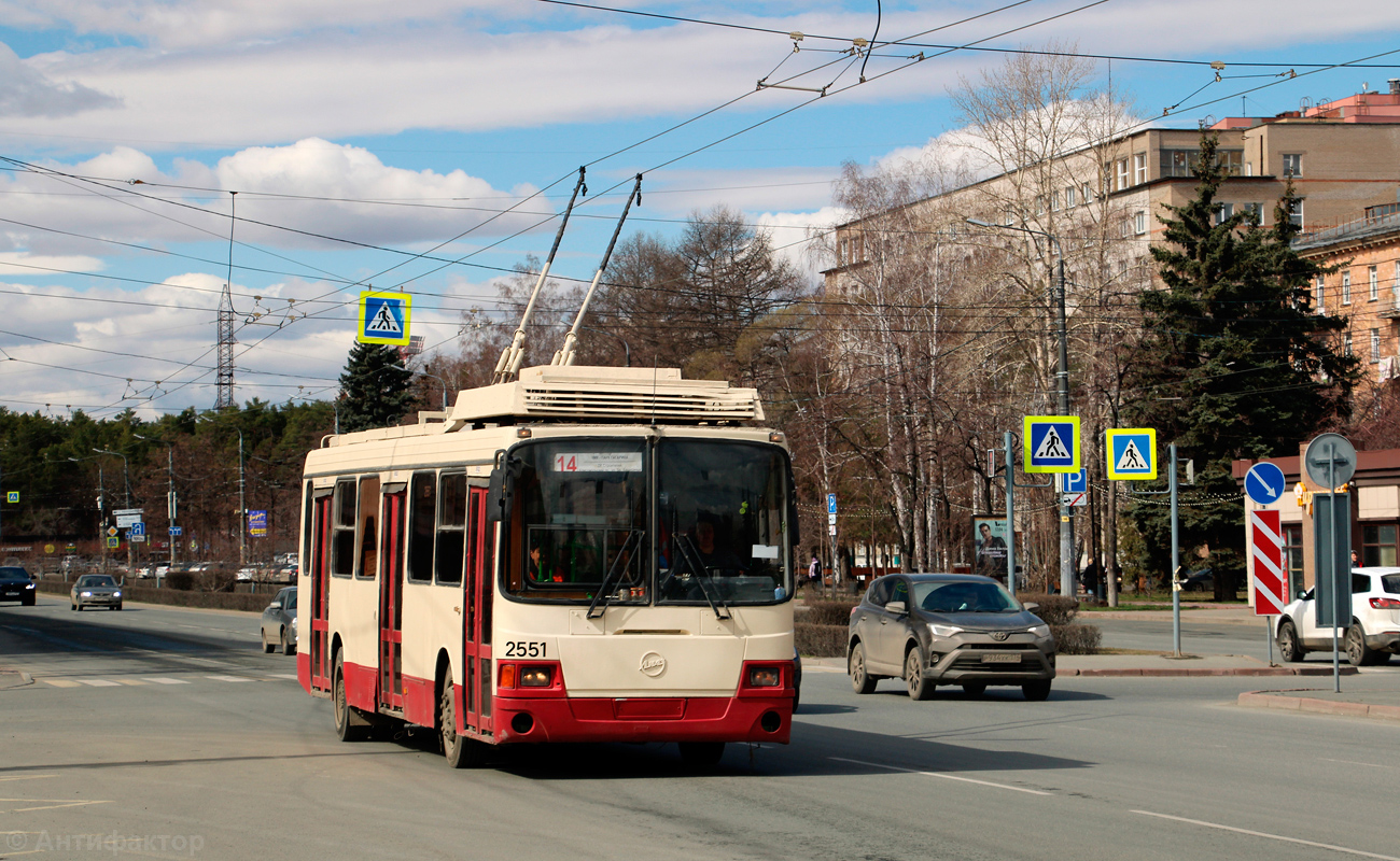 Челябинск, ЛиАЗ-5280 (ВЗТМ) № 2551
