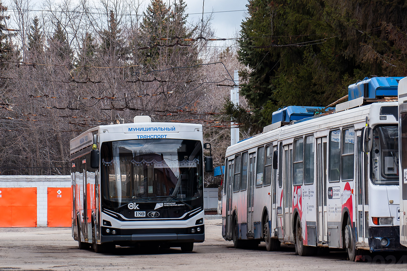 Omsk, PKTS-6281.00 “Admiral” č. 180